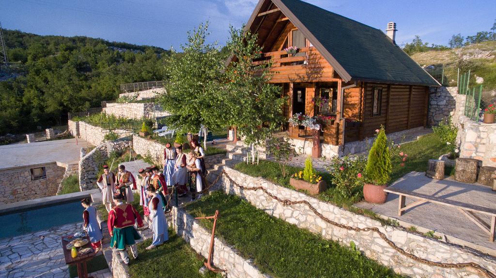 Holiday Home Zoric Nikšić Exteriör bild
